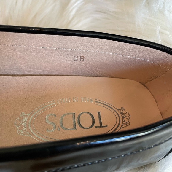 Tod’s Gommino Patent Loafers - Picture 5 of 8